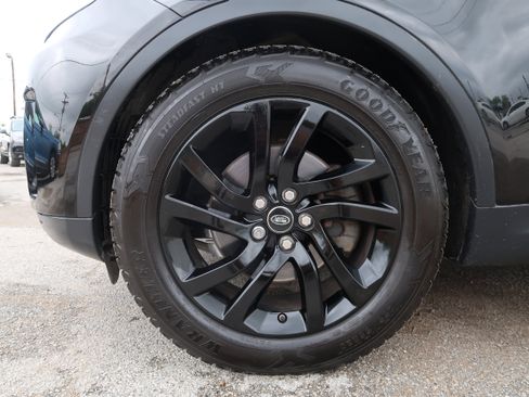 Used 2018 Land Rover Discovery HSE image 55