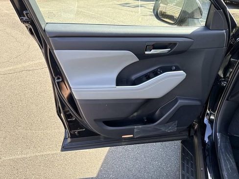 Used 2026 Toyota Highlander XLE AWD/4WD image 13