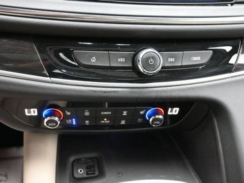 Used 2020 Buick Enclave Premium w/ Sun and Sites Package AWD/4WD image 17