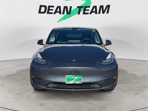 Used 2021 Tesla Model Y Long Range image 3