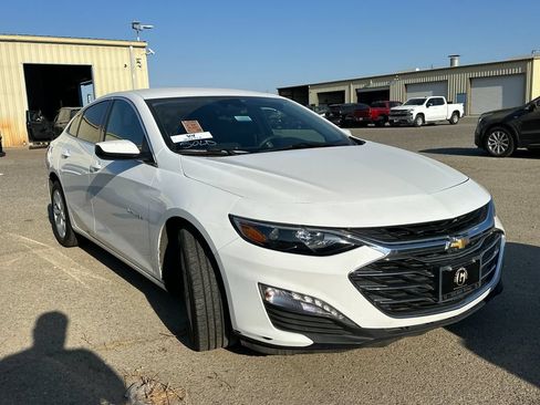 Used 2023 Chevrolet Malibu LT FWD image 2