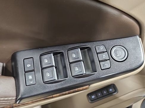 Used 2017 Chevrolet Suburban LT AWD/4WD image 13