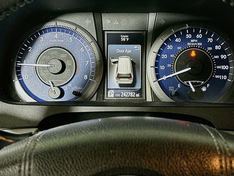 Used 2015 Toyota Sienna XLE w/ XLE Navigation Package FWD image 13
