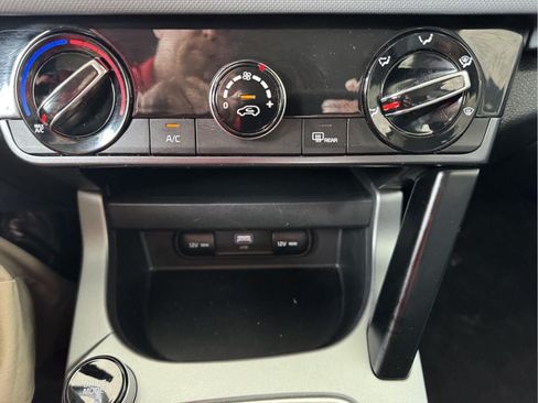 Used 2026 Kia Seltos LX AWD/4WD image 21