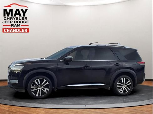 Used 2024 Nissan Pathfinder Platinum w/ Cargo Package image 16