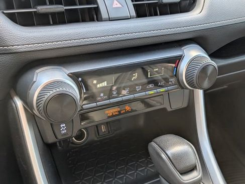 Used 2022 Toyota RAV4 LE image 19