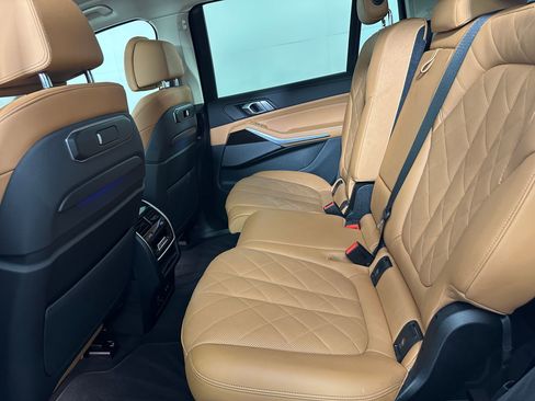 Used 2023 BMW X7 xDrive40i w/ Premium Package image 39