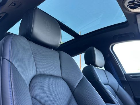 Certified 2022 Porsche Macan image 17