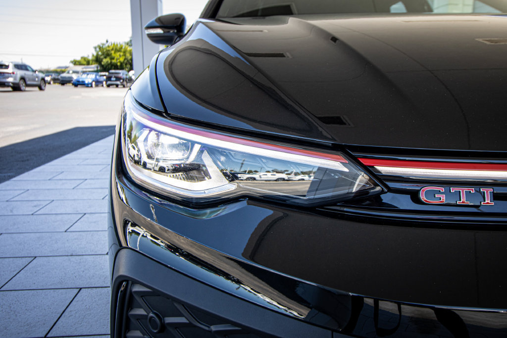 New 2026 Volkswagen GTI SE FWD image 6
