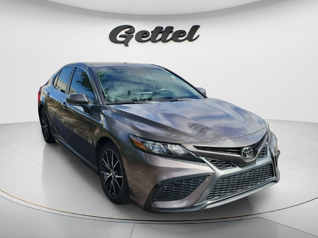 Used 2023 Toyota Camry SE w/ Cold Weather Package FWD image 2