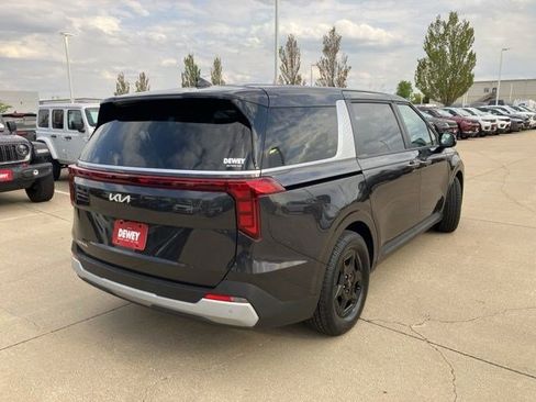 Used 2025 Kia Carnival FWD image 6
