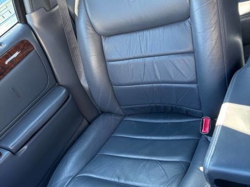 Used 2000 Lincoln Town Car Signature image 18