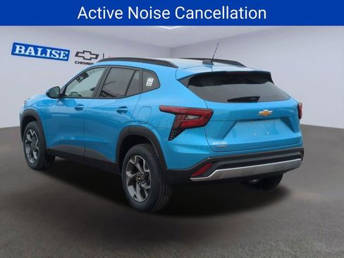 New 2026 Chevrolet Trax LT w/ Driver Confidence Package FWD image 5