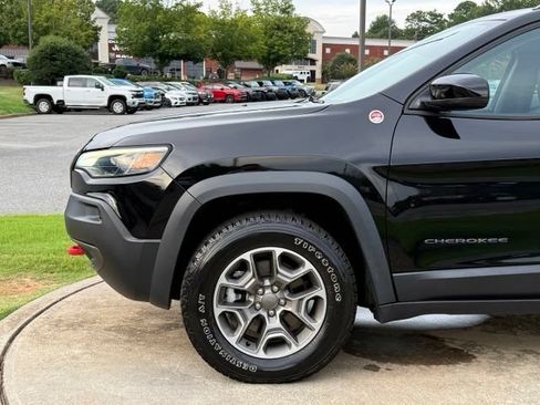 Used 2022 Jeep Cherokee Trailhawk w/ Premium Leather Package AWD/4WD image 12