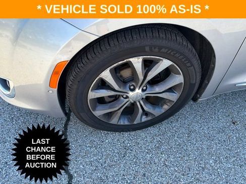 Used 2017 Chrysler Pacifica Limited w/ UConnect Theater Package FWD image 11