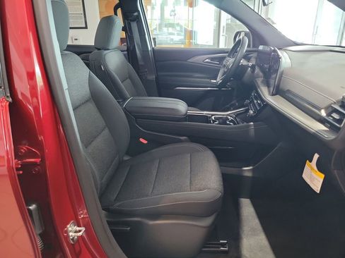 Used 2026 Chevrolet Traverse LT FWD image 16