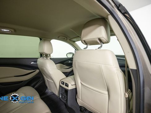Used 2018 Buick Envision Preferred FWD image 33