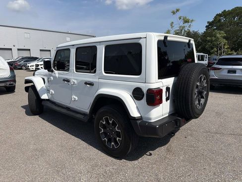 Used 2024 Jeep Wrangler Unlimited Sahara w/ Technology Group AWD/4WD image 5