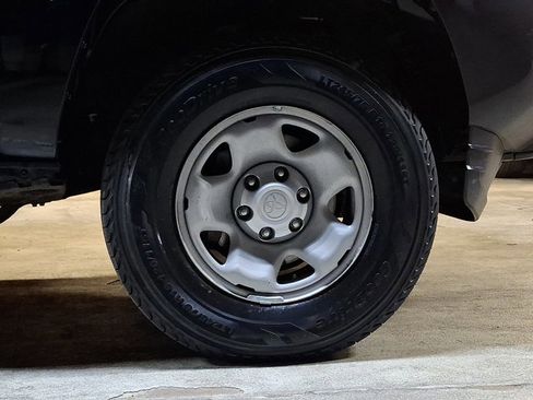 Used 2019 Toyota Tacoma SR image 9