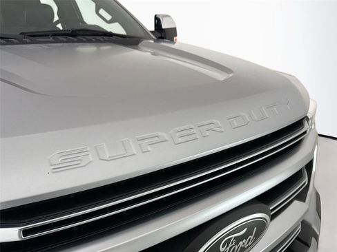 Used 2022 Ford F350 Platinum w/ FX4 Off-Road Package AWD/4WD image 36