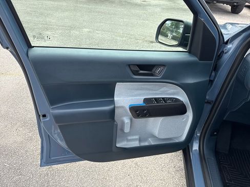 Used 2025 Ford Maverick XLT image 13