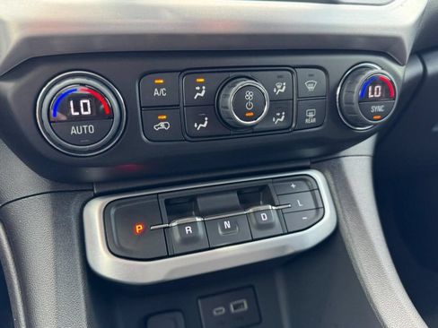 Used 2023 GMC Acadia SLE w/ Elevation Edition FWD image 19