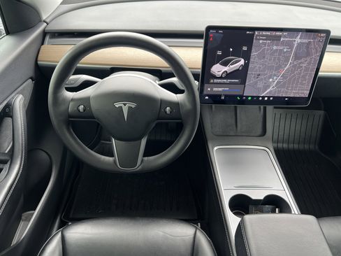 Used 2021 Tesla Model Y Long Range image 30