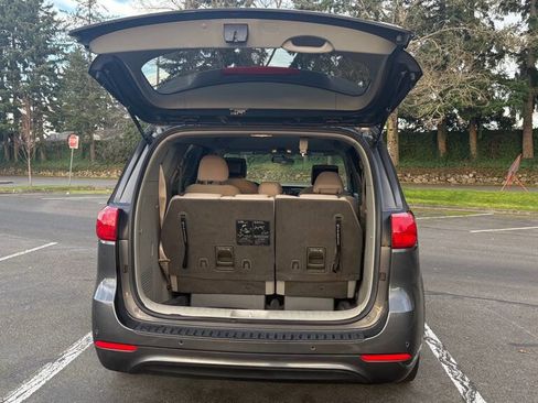 Used 2016 Kia Sedona LX w/ LX Convenience Package image 19