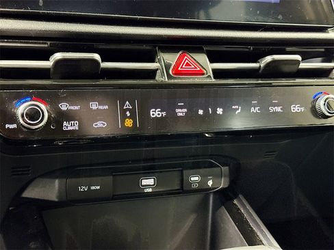 Used 2023 Kia Niro EX image 18
