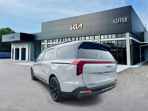 Certified 2025 Kia Carnival SX w/ SX Dark Edition Package image 6