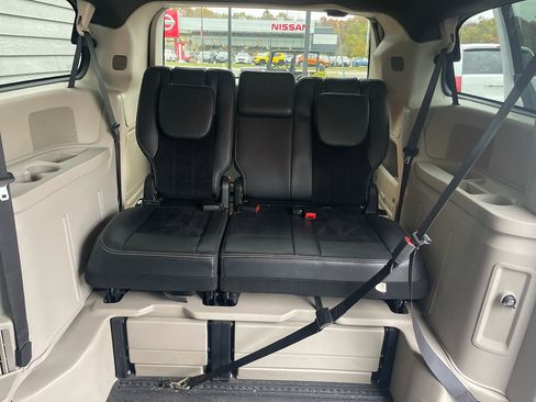 Used 2017 Dodge Grand Caravan SXT image 21
