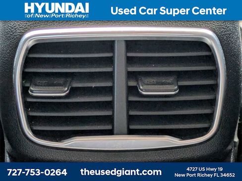 Used 2019 Hyundai Santa Fe SE image 15