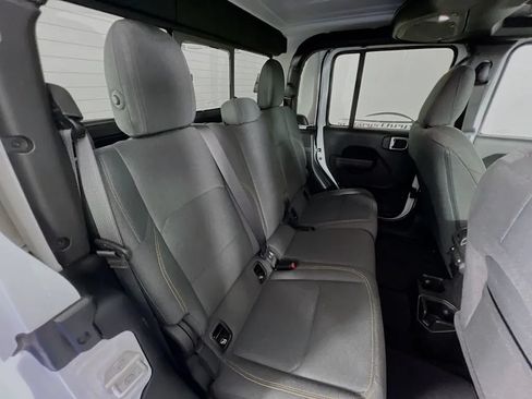 Used 2024 Jeep Gladiator Sport AWD/4WD image 25