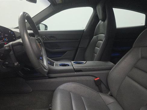 Used 2022 Porsche Taycan image 7