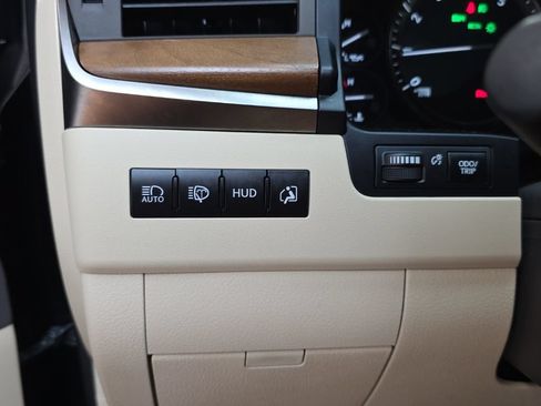 Used 2019 Lexus LX 570 4WD w/ Luxury Package image 30