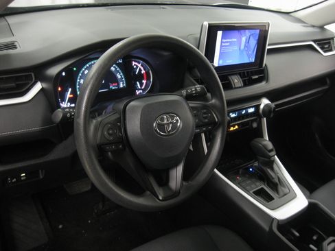 Used 2024 Toyota RAV4 LE image 9