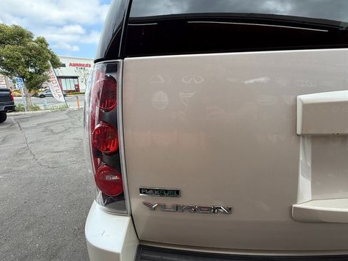 Used 2011 GMC Yukon Denali AWD/4WD image 12