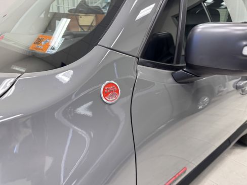 Used 2019 Jeep Renegade Trailhawk image 3