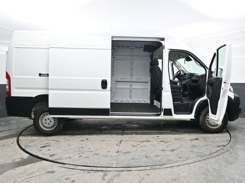 Used 2025 RAM ProMaster 2500 w/ Convenience Group image 8