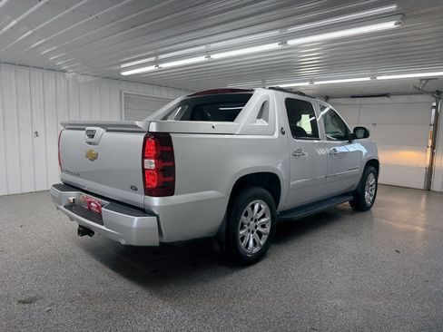 Used 2013 Chevrolet Avalanche LTZ image 6