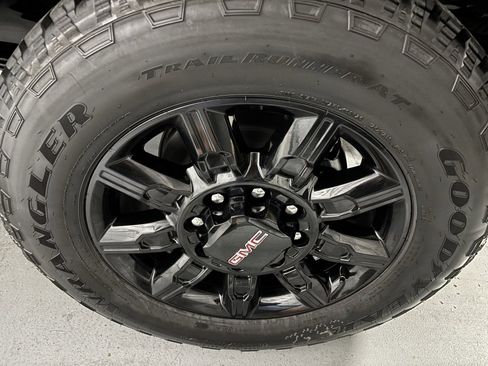 New 2026 GMC Sierra 2500 AT4 w/ AT4 Premium Plus Package image 8