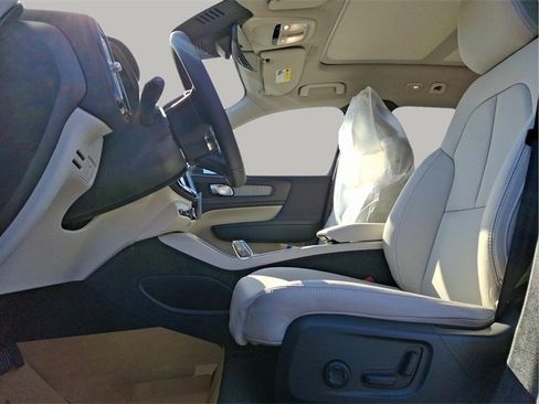 New 2025 Volvo XC40 B5 Plus w/ Protection Package Premier image 8