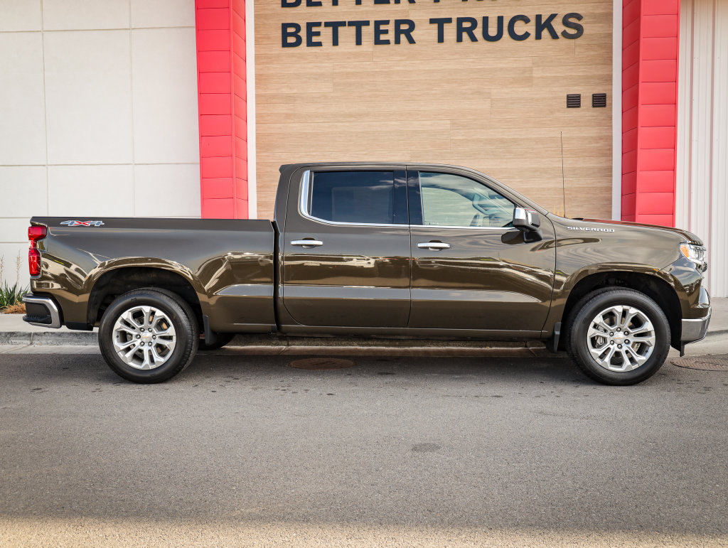Used 2023 Chevrolet Silverado 1500 LTZ w/ LTZ Premium Package AWD/4WD image 2