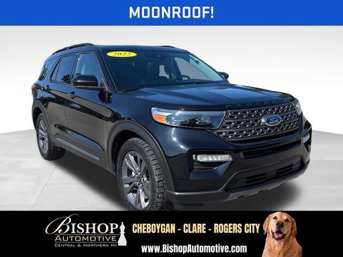 Used 2022 Ford Explorer XLT w/ Equipment Group 202A AWD/4WD image 13