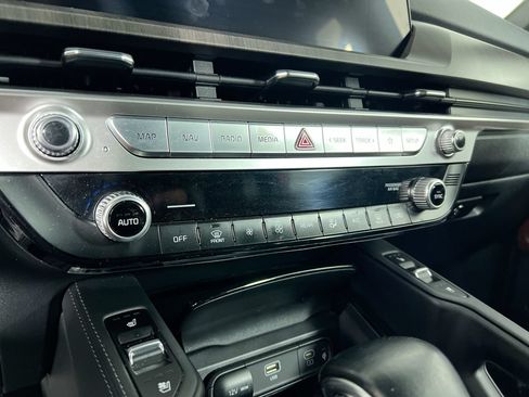 Used 2024 Kia Telluride EX w/ EX Captain's Chair Package FWD image 24
