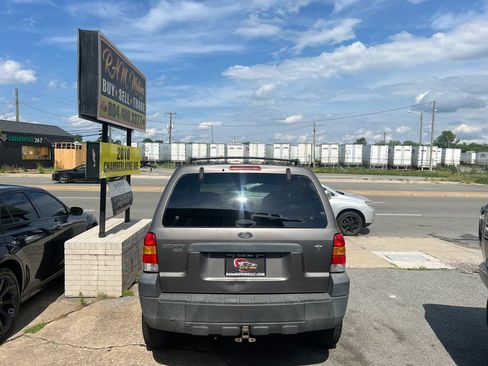 Used 2005 Ford Escape XLT AWD/4WD image 3