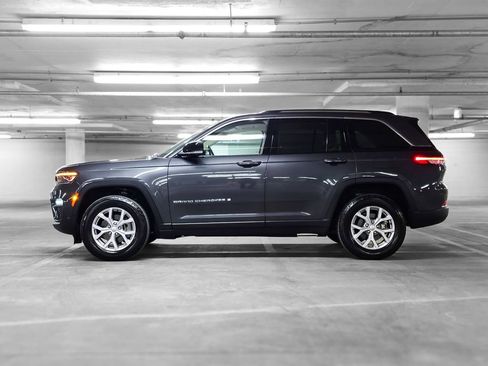 Used 2022 Jeep Grand Cherokee Limited w/ Luxury Tech Group II image 15