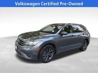 Certified 2022 Volkswagen Tiguan SE w/ Panoramic Sunroof Package 360° Tour