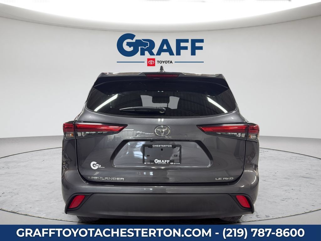 Used 2022 Toyota Highlander LE AWD/4WD image 9
