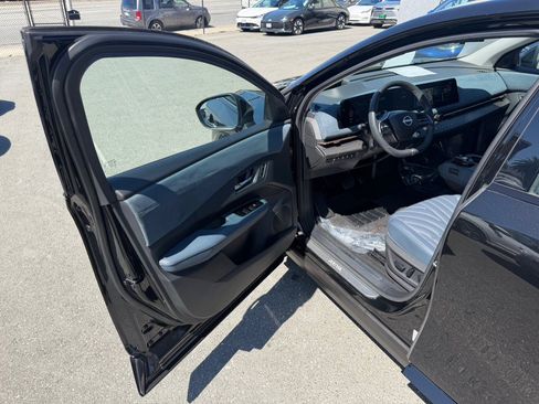 Used 2024 Nissan Ariya AWD image 9